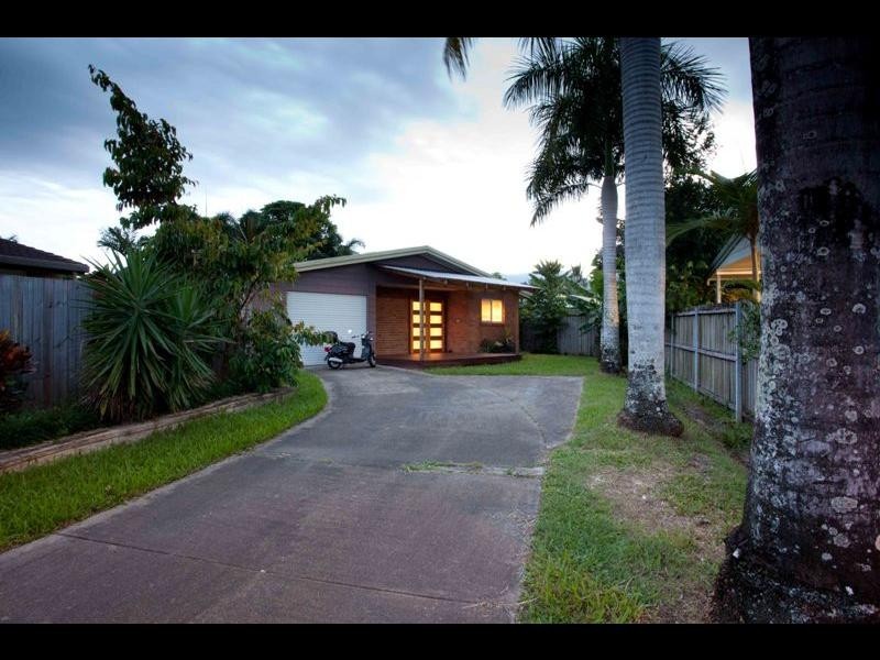 7 Goru Court, Mooroobool QLD 4870