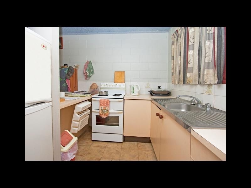 2/173 Mayers Street, Manoora QLD 4870