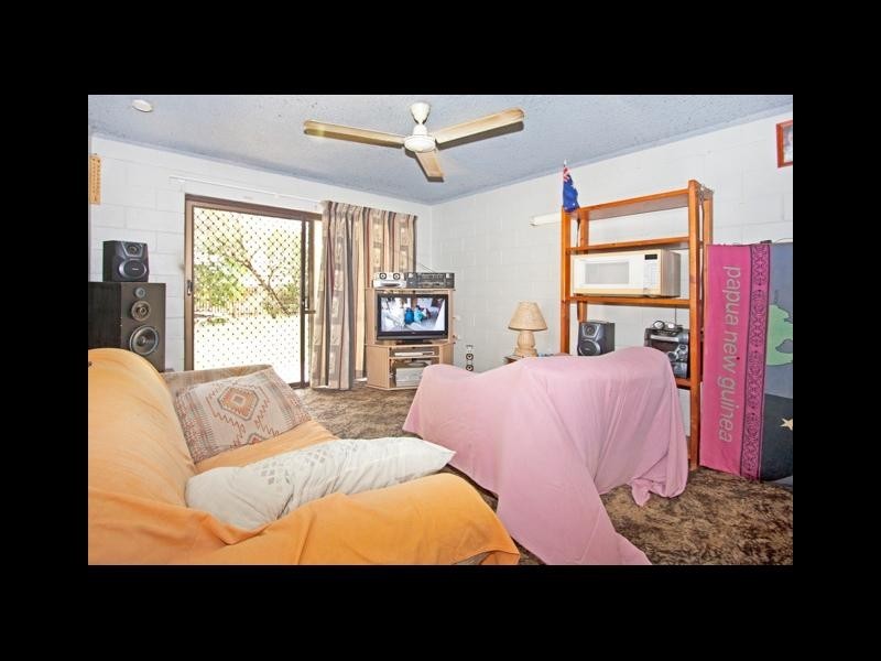 2/173 Mayers Street, Manoora QLD 4870