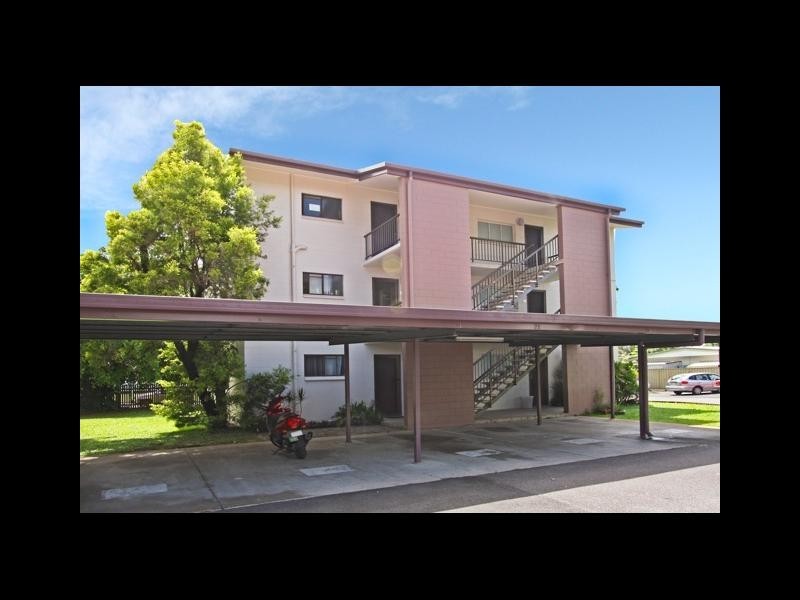 2/173 Mayers Street, Manoora QLD 4870