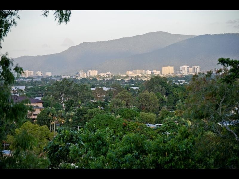 50/8 Munro Terrace, Mooroobool QLD 4870