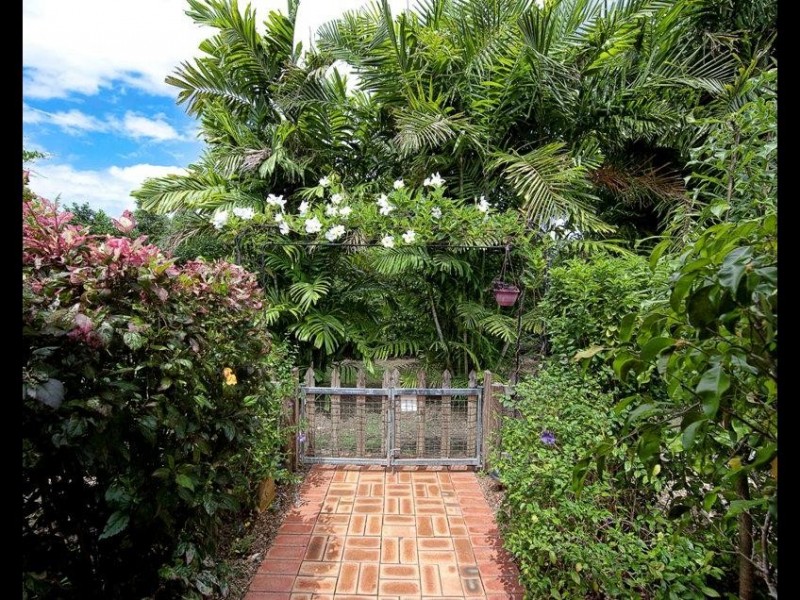 48 Russell Street, Edge Hill QLD 4870