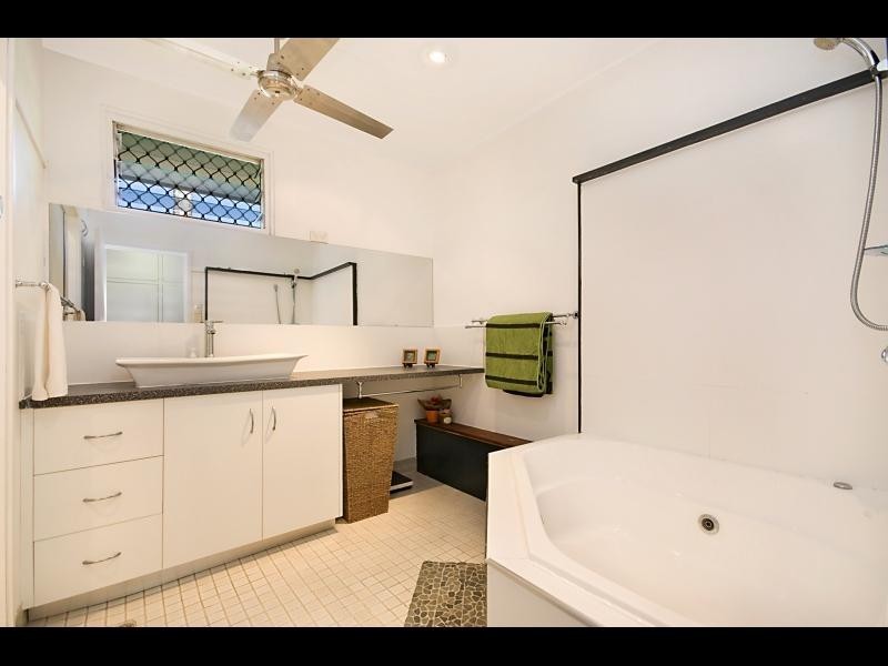 18 Batt Street, Clifton Beach QLD 4879
