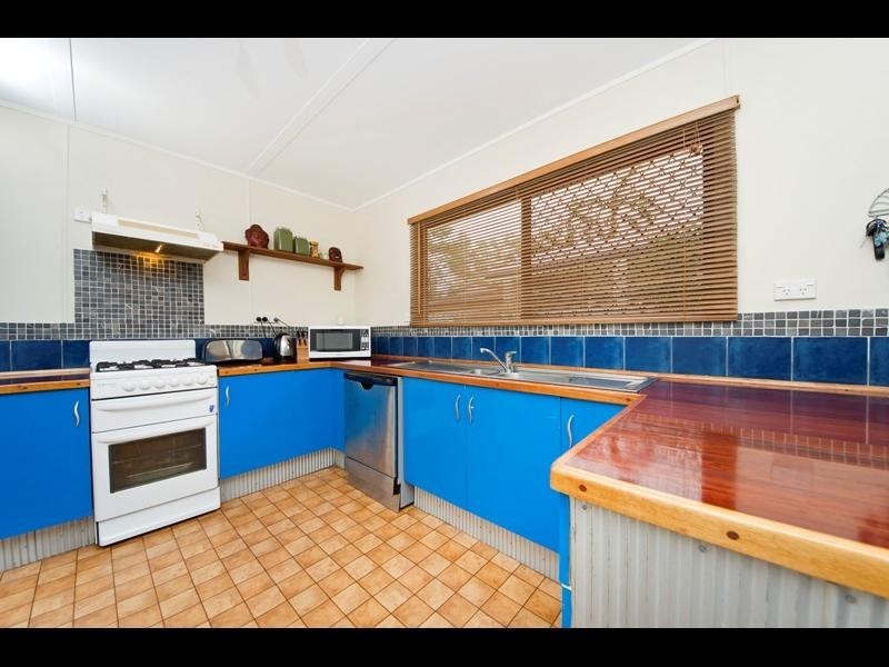 2 Alice Close, Woree QLD 4868