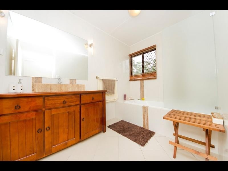 2 Alice Close, Woree QLD 4868