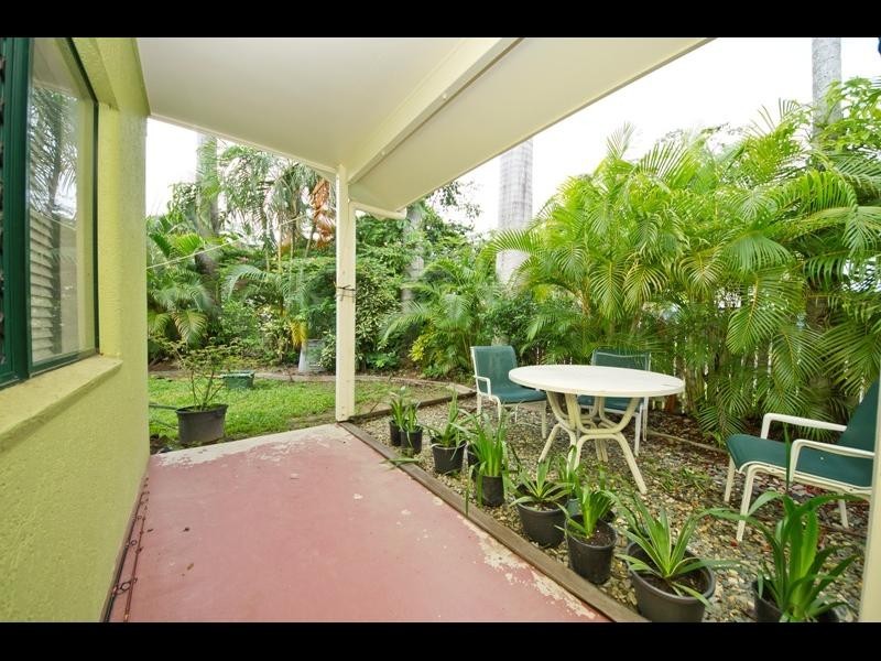 8 Saddle Mountain Road, Smithfield QLD 4878