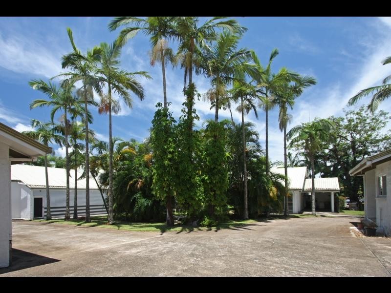 4/6 Crathern Close, Edge Hill QLD 4870