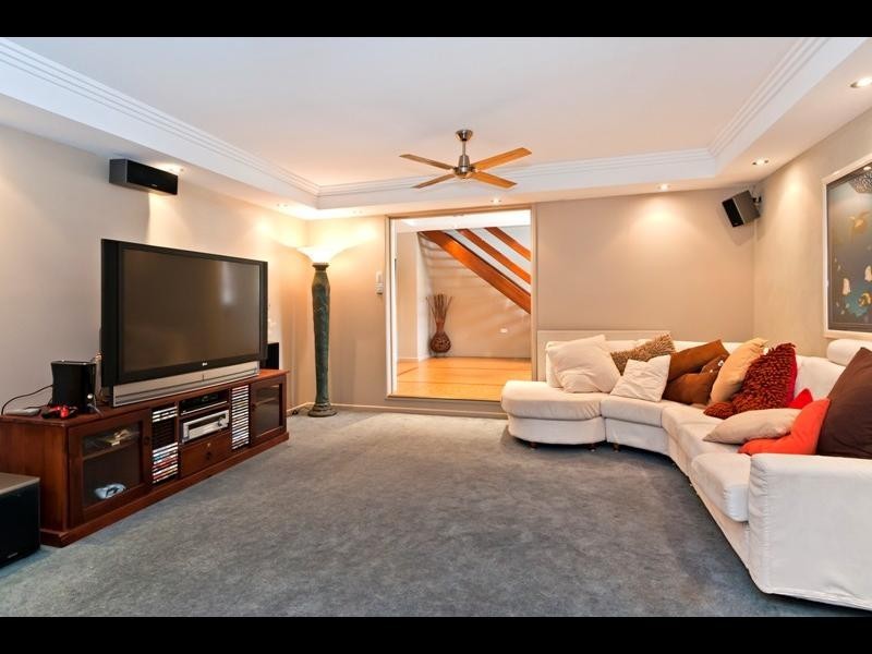 4 Forum Close, Mooroobool QLD 4870