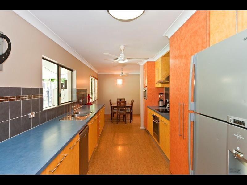 4 Forum Close, Mooroobool QLD 4870