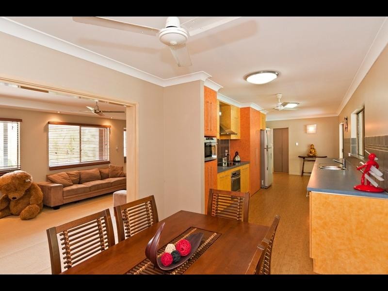 4 Forum Close, Mooroobool QLD 4870