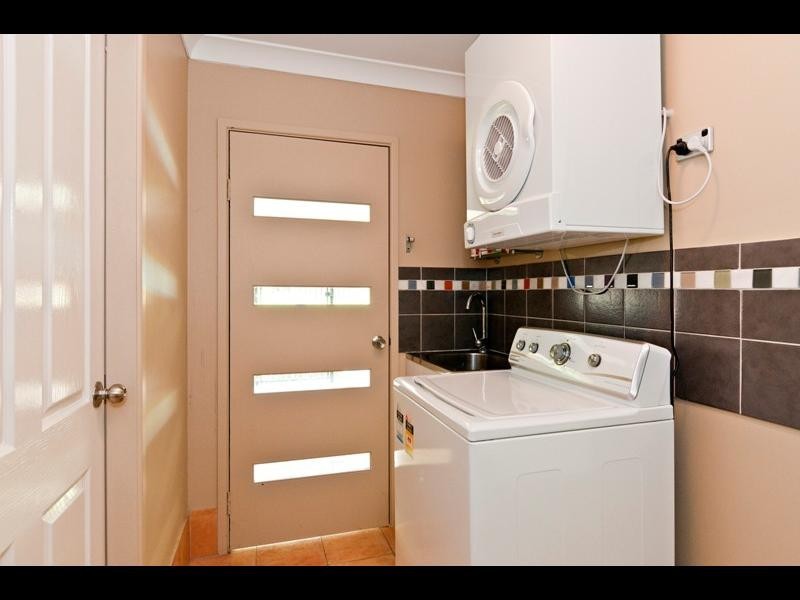 4 Forum Close, Mooroobool QLD 4870