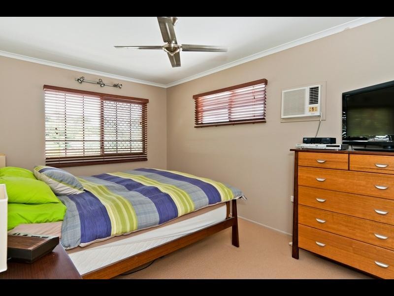 4 Forum Close, Mooroobool QLD 4870