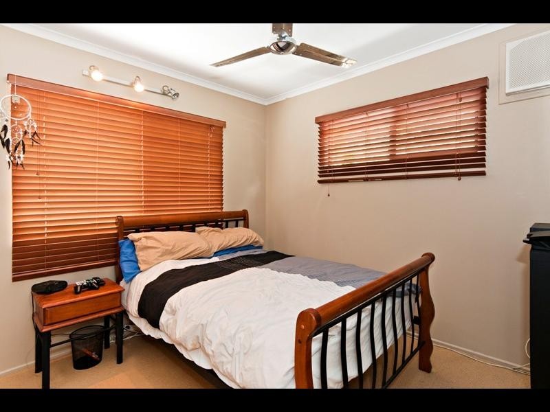 4 Forum Close, Mooroobool QLD 4870