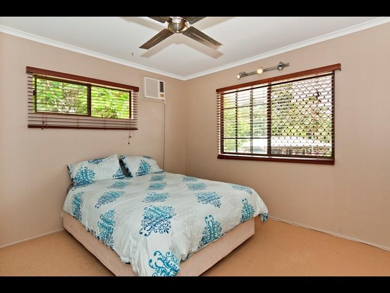 4 Forum Close, Mooroobool QLD 4870