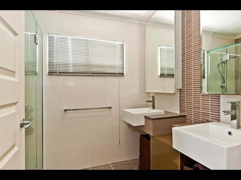 4 Forum Close, Mooroobool QLD 4870