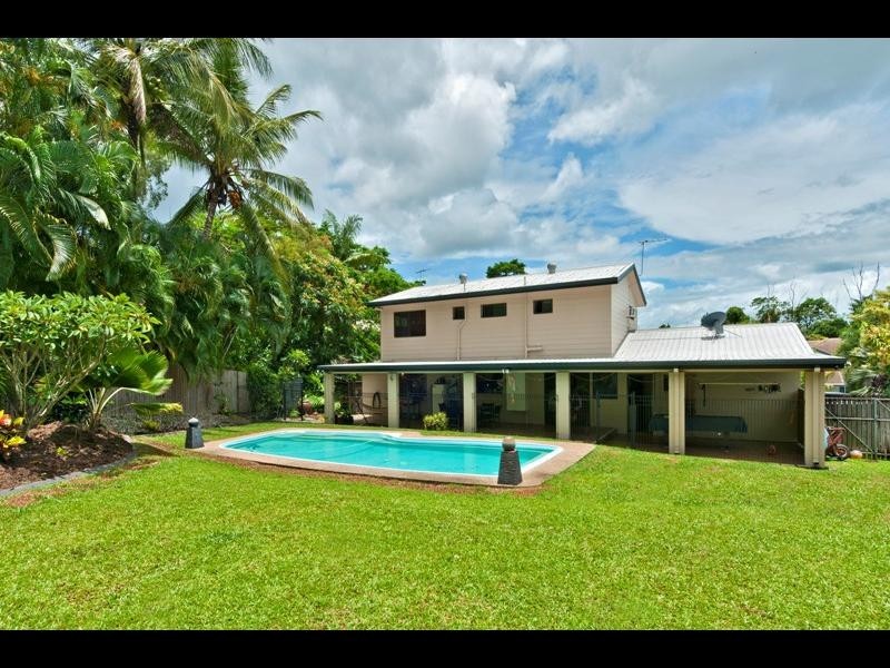 4 Forum Close, Mooroobool QLD 4870
