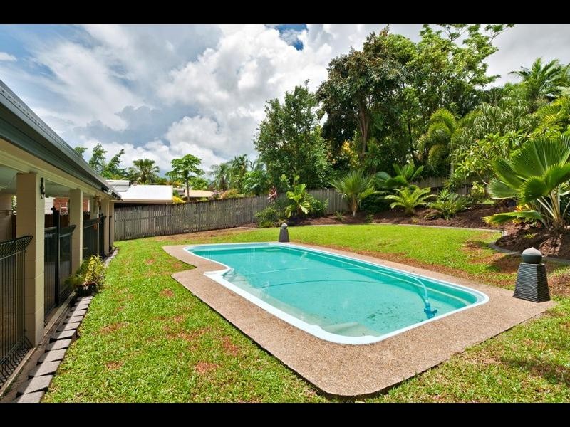 4 Forum Close, Mooroobool QLD 4870