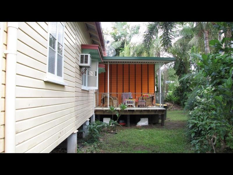 42 Lily Street, Cairns North QLD 4870