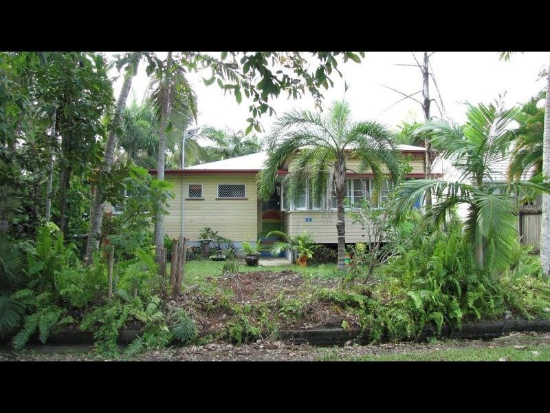 42 Lily Street, Cairns North QLD 4870