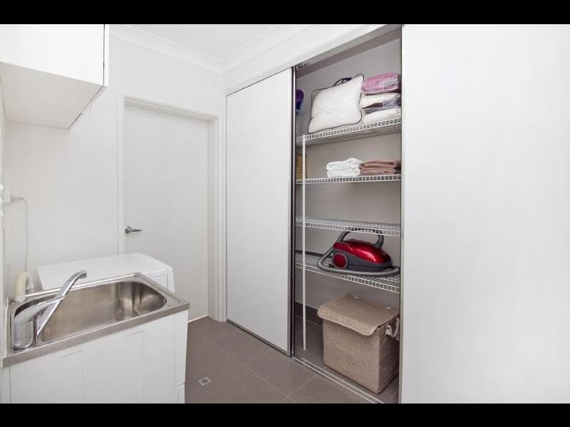 7 Kaban Grove, Trinity Park QLD 4879