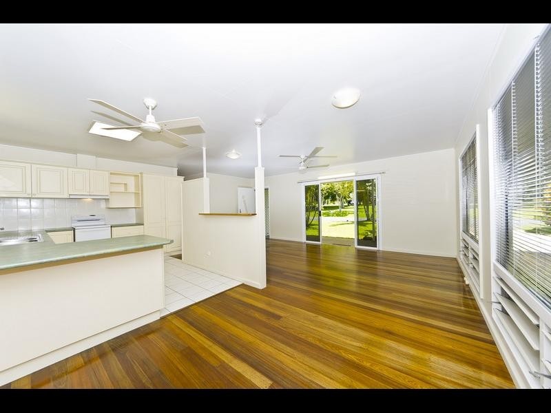 17 Kevin Street, Whitfield QLD 4870