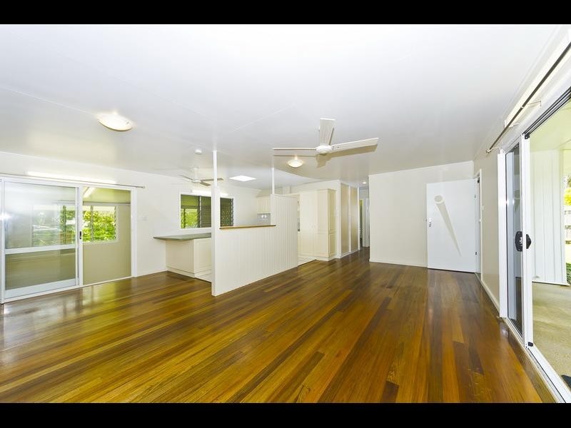 17 Kevin Street, Whitfield QLD 4870