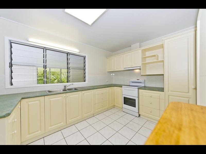 17 Kevin Street, Whitfield QLD 4870