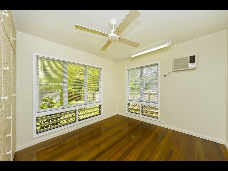 17 Kevin Street, Whitfield QLD 4870