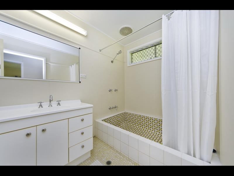 17 Kevin Street, Whitfield QLD 4870