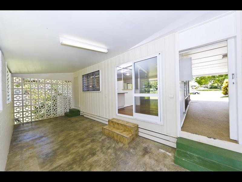 17 Kevin Street, Whitfield QLD 4870