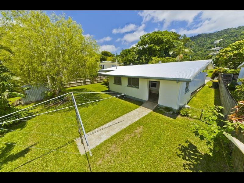 17 Kevin Street, Whitfield QLD 4870