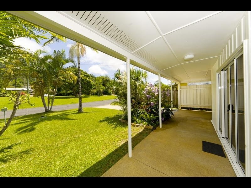 17 Kevin Street, Whitfield QLD 4870