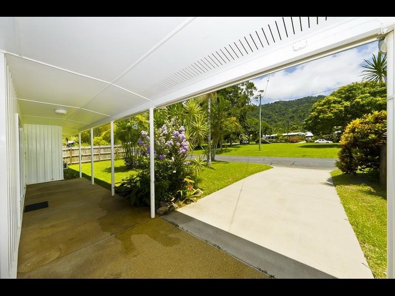 17 Kevin Street, Whitfield QLD 4870