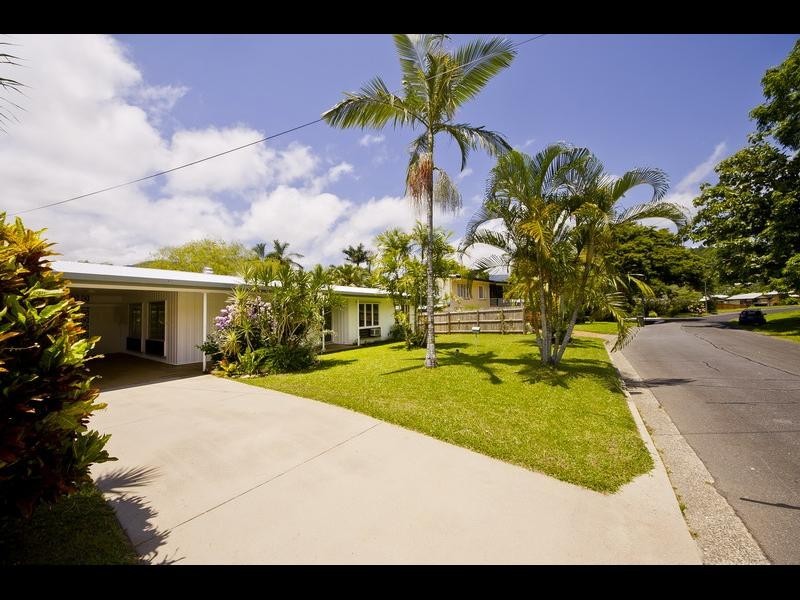 17 Kevin Street, Whitfield QLD 4870