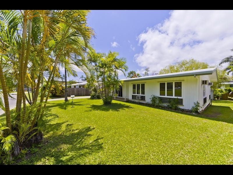 17 Kevin Street, Whitfield QLD 4870