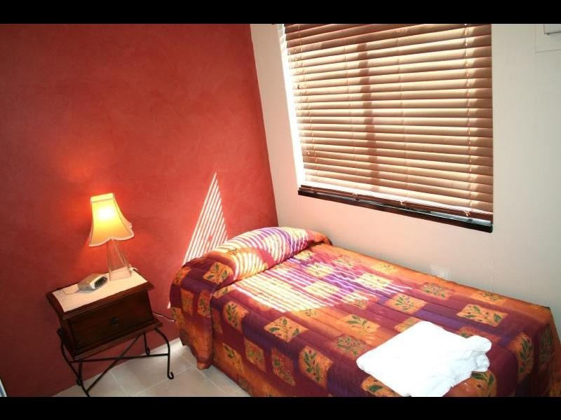 21/239 Lake Street, Cairns City QLD 4870