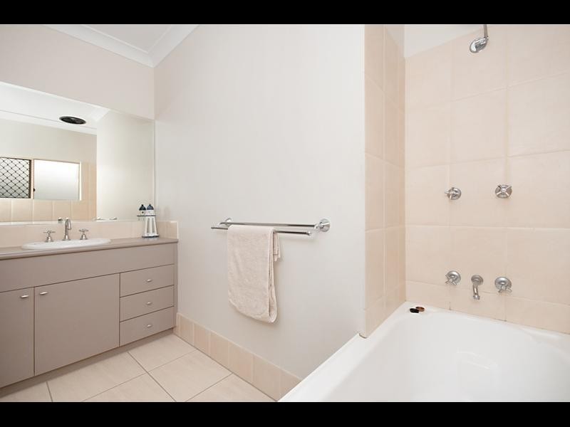 1 Wheatley Avenue, Bentley Park QLD 4869