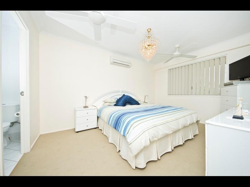 224 Mann Street, Westcourt QLD 4870