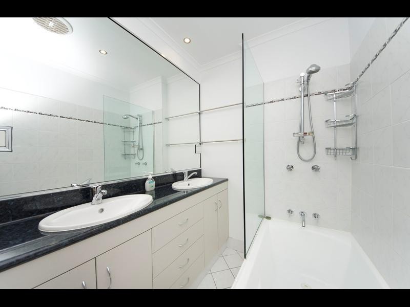 224 Mann Street, Westcourt QLD 4870