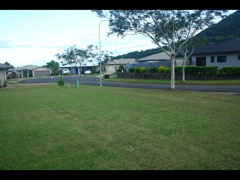 8 De Roma Close, Kanimbla QLD 4870
