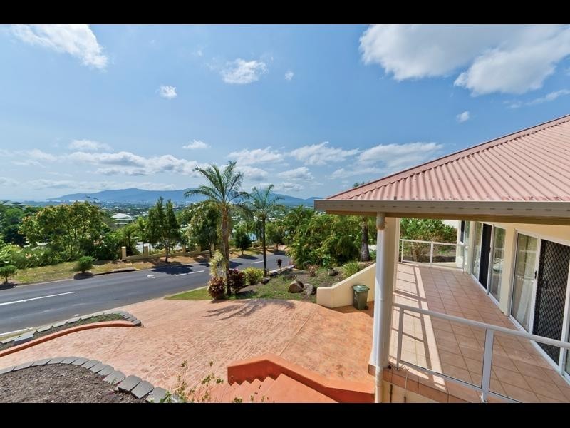55 Summer Hill Drive, Mooroobool QLD 4870