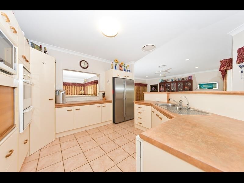 55 Summer Hill Drive, Mooroobool QLD 4870