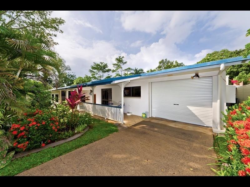 16 Caesar Close, Mooroobool QLD 4870