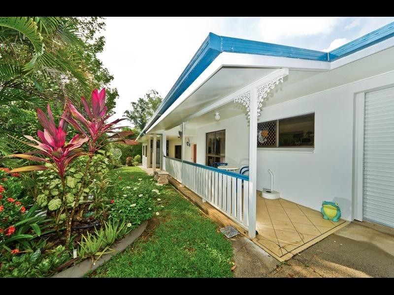 16 Caesar Close, Mooroobool QLD 4870