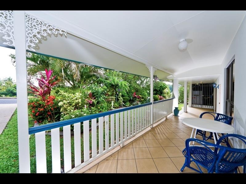 16 Caesar Close, Mooroobool QLD 4870