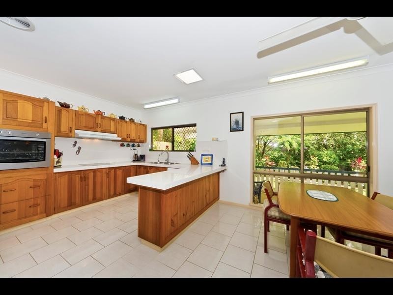 16 Caesar Close, Mooroobool QLD 4870