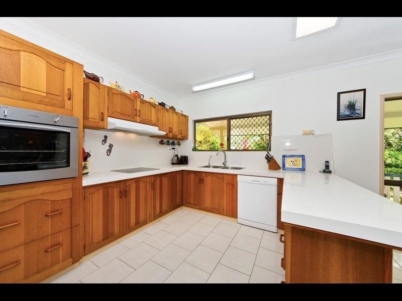 16 Caesar Close, Mooroobool QLD 4870