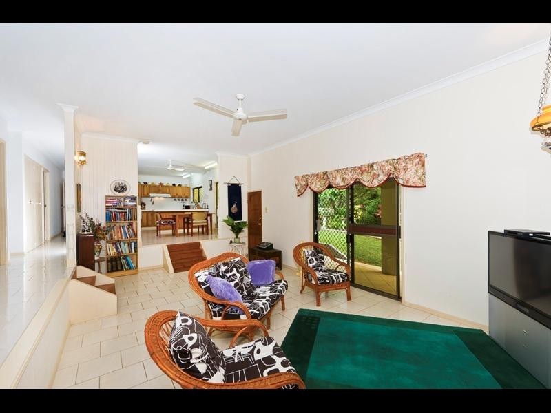 16 Caesar Close, Mooroobool QLD 4870