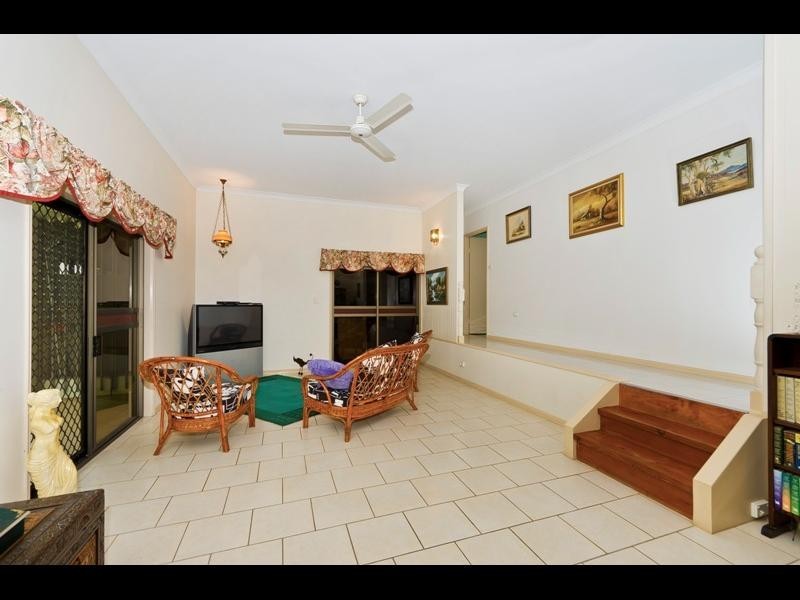 16 Caesar Close, Mooroobool QLD 4870