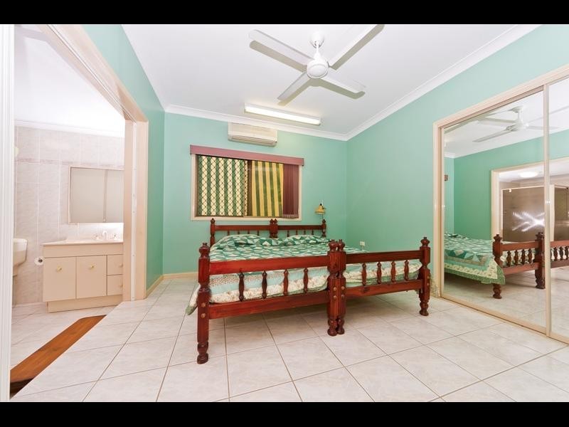 16 Caesar Close, Mooroobool QLD 4870